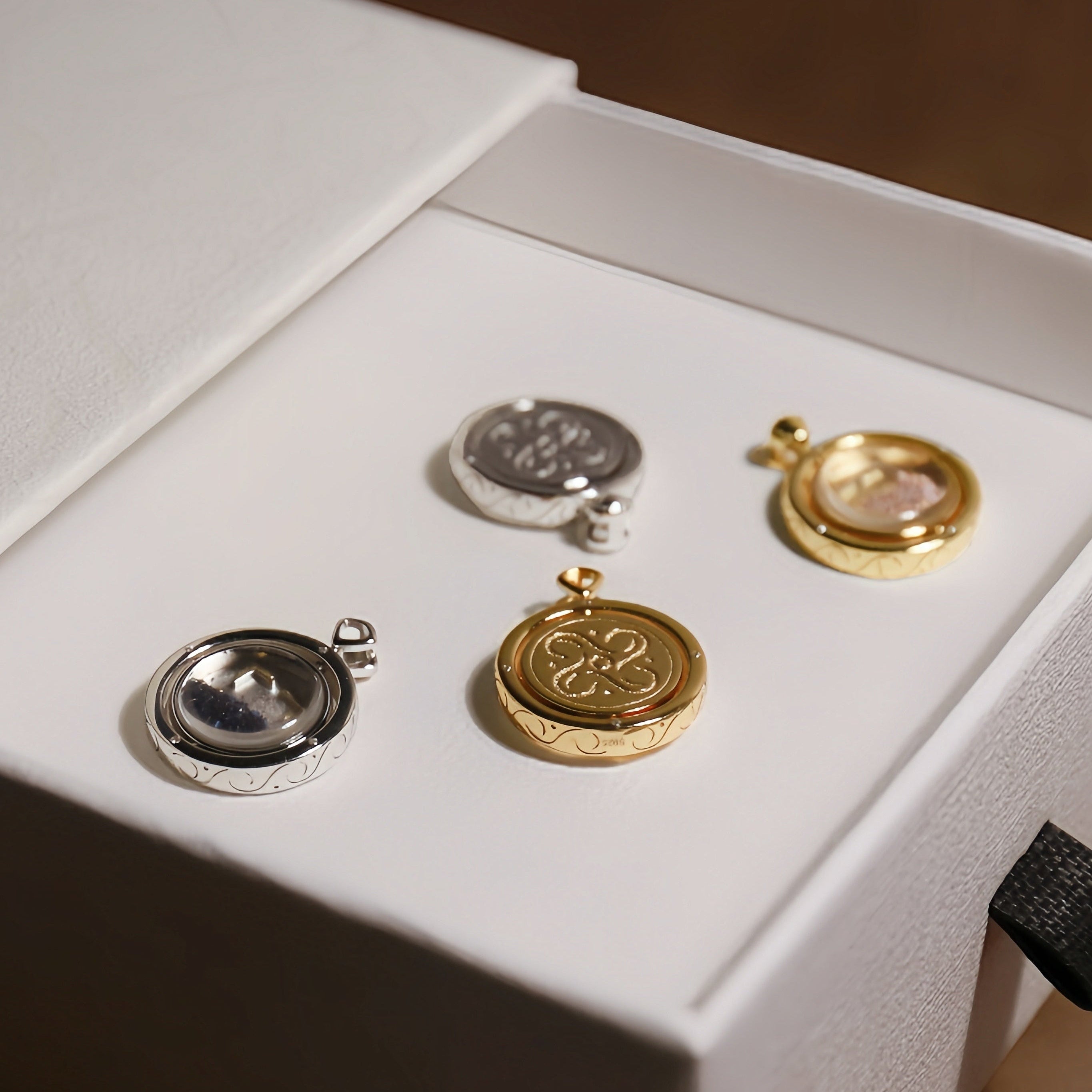 Sand Locket 01